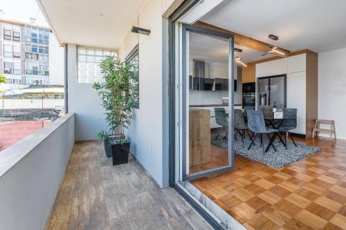 an open living room and dining room with a table and chairs at GuestReady - Urban Retreat in Gaia in Vila Nova de Gaia