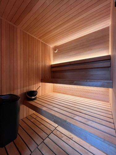 a small wooden sauna with a bucket in it at L'Escale Royale Saverne - Rhin - Strasbourg in Saverne