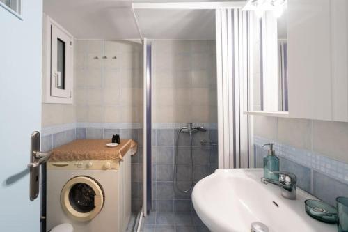 Vintage 1BR in Exarchia Timeless
