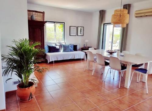 Casa Lina - villa with garden and pool by Lisbeyond