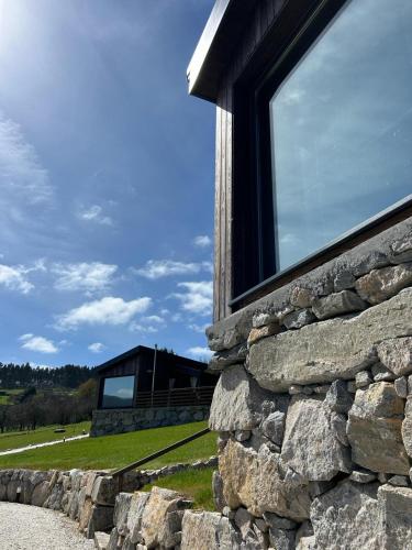 a window on the side of a stone building at Cabañas O Recuncho do Sor in O Barqueiro