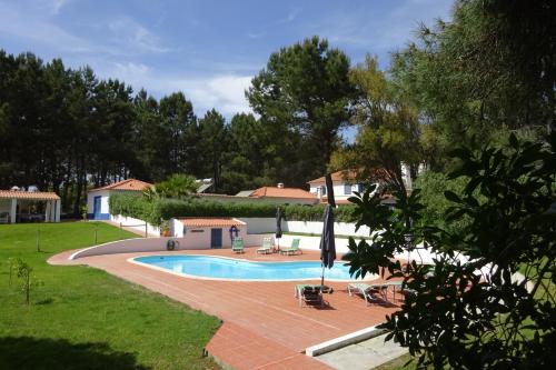 Πισίνα στο ή κοντά στο Quinta da Alentegria - 4 cottages met lounge en verwarmd zwembad van april tot eind september!