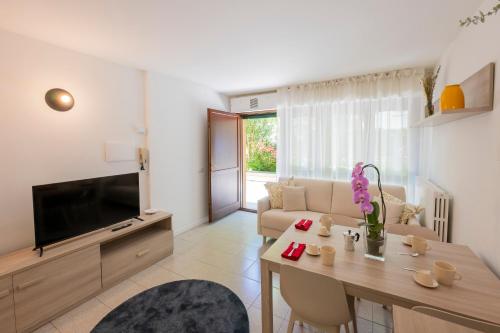 Televisyen dan/atau pusat hiburan di Gelsi Apartments Lake Como