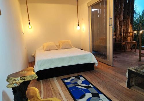 a bedroom with a bed and a sliding glass door at Cabañas y Chalets lujosos Mágica Luna in Villamaría