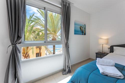 Posteľ alebo postele v izbe v ubytovaní Fantastic apartment in Beach Front Complex in Calahonda - Doña Lola - CS129