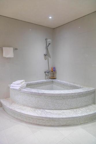 a bathroom with a large tub in a room at Angoni Villa in Durrës