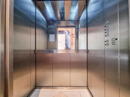 an elevator in a building with a hallway at Lar da Malú in Canela