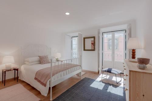 Alfama Central Apt With Open Air - Up to 30 guests