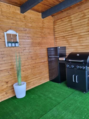 Dapur atau dapur kecil di Chalet by the lake