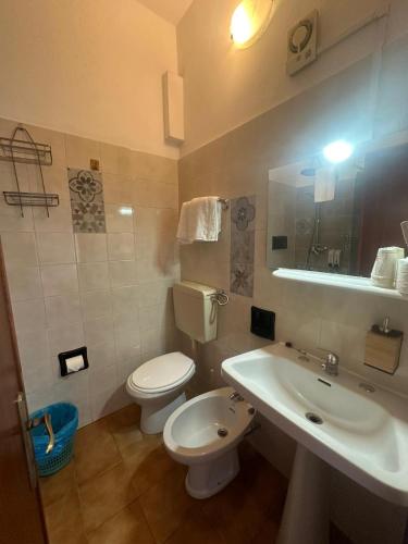 Bilik mandi di Hotel La Pineta