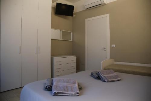 a bedroom with two towels sitting on a bed at Casa Marco in Lucca