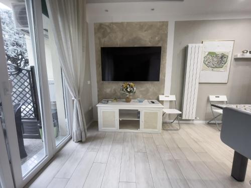 Televízia a/alebo spoločenská miestnosť v ubytovaní Casa Marco