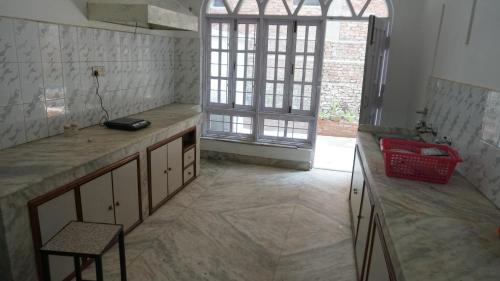 Kuhinja ili čajna kuhinja u objektu Kathmandu Homestay and Apartment