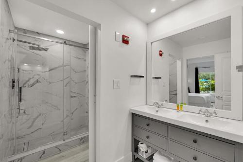 a bathroom with a shower and a sink and a mirror at Your Pandora - minutes to parks in Orlando
