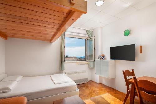 Tina Apartment in Town Centre with Free Parking