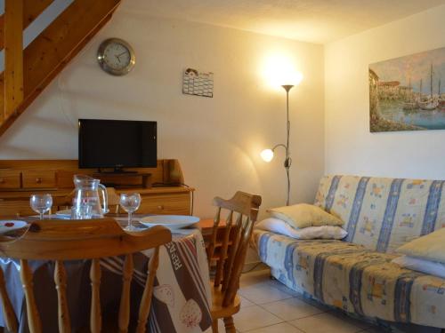 Photo de la galerie de l'établissement Maison 3 pièces avec piscine, parking privé, proche plage et centre d'Argelès-sur-Mer - FR-1-225-75, à Argelès-sur-Mer