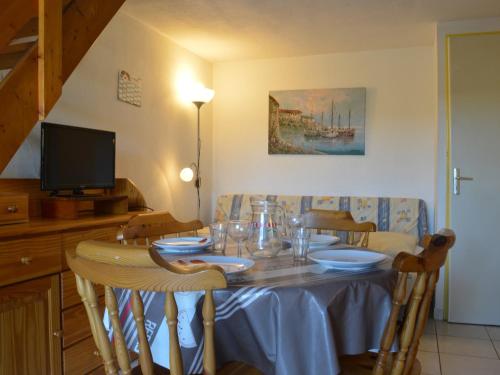 Photo de la galerie de l'établissement Maison 3 pièces avec piscine, parking privé, proche plage et centre d'Argelès-sur-Mer - FR-1-225-75, à Argelès-sur-Mer