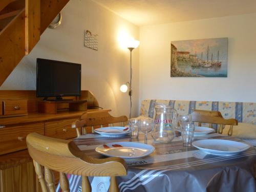 Photo de la galerie de l'établissement Maison 3 pièces avec piscine, parking privé, proche plage et centre d'Argelès-sur-Mer - FR-1-225-75, à Argelès-sur-Mer