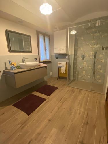 La Cassina Room tesisinde bir banyo