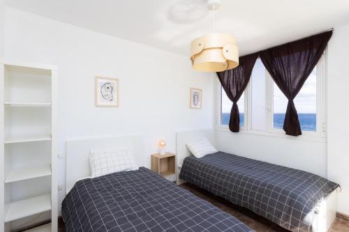 Postel nebo postele na pokoji v ubytování Caletillas Vista Mar Home