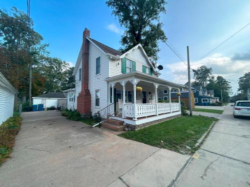 Gallery image of Holiday House in Huron