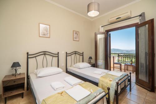 Ένα ή περισσότερα κρεβάτια σε δωμάτιο στο Leyenia Serenity Houses