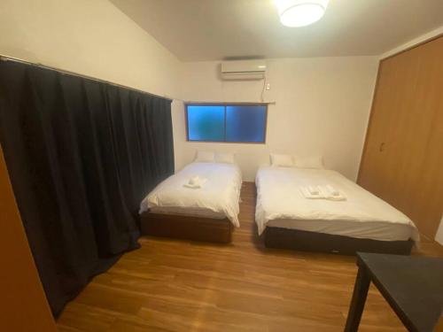 Ein Bett oder Betten in einem Zimmer der Unterkunft 新宿家族連れ４LDKの子供つれ5星