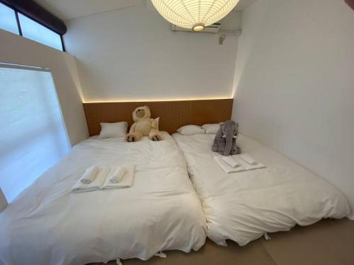 Ein Bett oder Betten in einem Zimmer der Unterkunft 新宿家族連れ４LDKの子供つれ5星