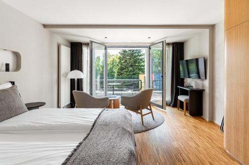 Postel nebo postele na pokoji v ubytování Hotel Heiden - Wellness am Bodensee