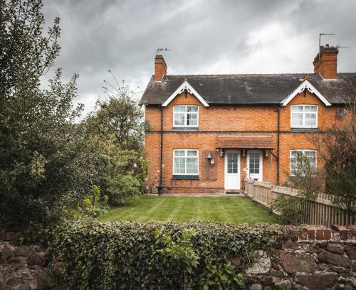 a brick house with a lawn in front of it at Bijou cottage in a super location… ! in Sileby