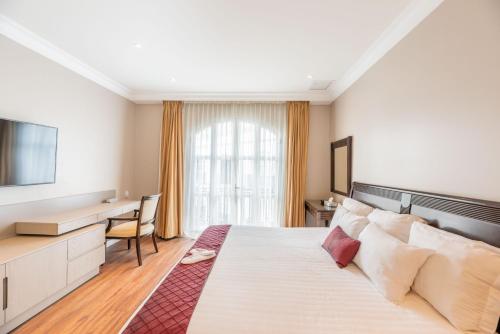 a hotel room with a large bed and a desk at Grand Polanco Residencial in Mexico City