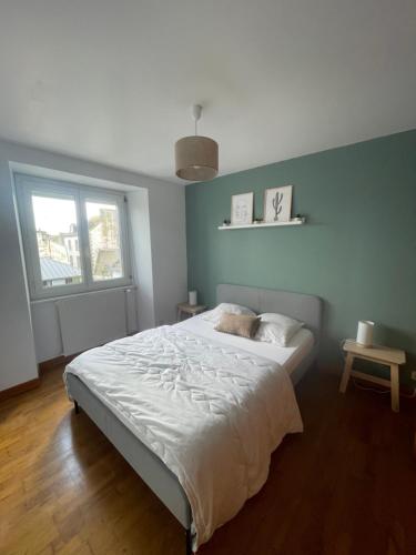 Posteľ alebo postele v izbe v ubytovaní Charmant appartement avec terrasse entre centre-ville et plages de Concarneau