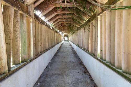 an empty hallway in an old building at Apartamentos vista del mar La Casona in Juan Pedro