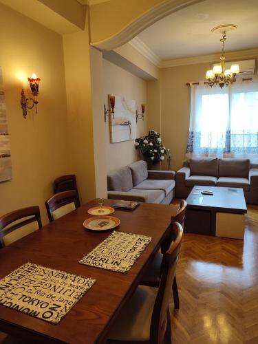 Fully furnished apartment in the heart of Athens