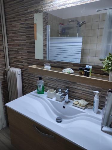 Fully furnished apartment in the heart of Athens