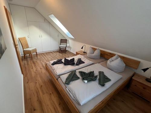Кровать или кровати в номере Haus Tante Clara Wohnung 24 Kukshörner Weg 8d, 65qm