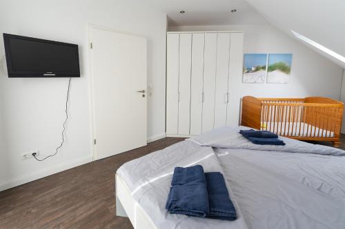 Postel nebo postele na pokoji v ubytování Haus Rieke Bordumer Str 13A, 105qm