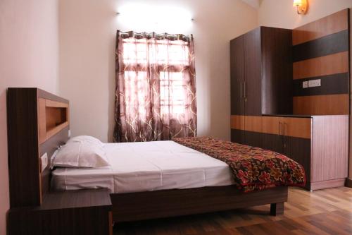 Gallery image of Adhithya Holidays in Kodaikānāl