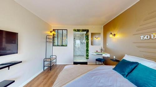 Postel nebo postele na pokoji v ubytování 150 de Grey Studio pour 2 avec SPA, Vue sur mer