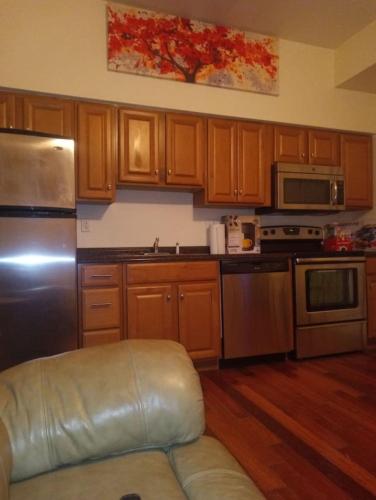 Η κουζίνα ή μικρή κουζίνα στο simple one bedroom free parking