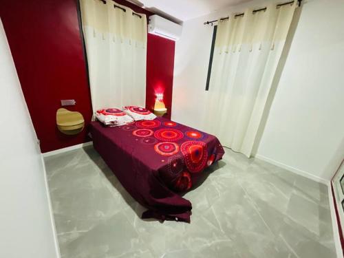 Ένα ή περισσότερα κρεβάτια σε δωμάτιο στο Residence Peace & Joy - Piscine privée - Netflix
