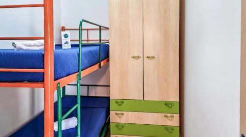 トラッペートにあるCase Vacanze Gnocchiの二段ベッド(はしご、二段ベッド付)が備わる客室です。