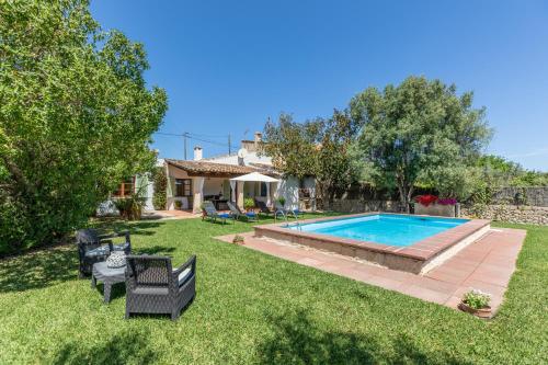 a yard with a swimming pool and a house at Avinent in Port de Pollensa