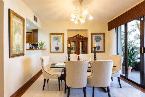 Foto dalla galleria di Magnifica Villa Palmeras luxurious 4 Br 6 Bds 4 Ba private pool lagoon front super fast Wifi a Cancún