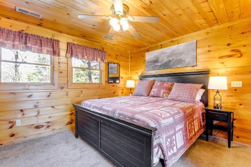 Una cama o camas en una habitación de Cozy Sevierville Cabin with Hot Tub, Mountain Views!