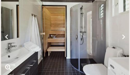 Kylpyhuone majoituspaikassa Saimaanranta