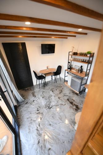 a room with a floor covered in water at Natura Bungalow in Ždrelo