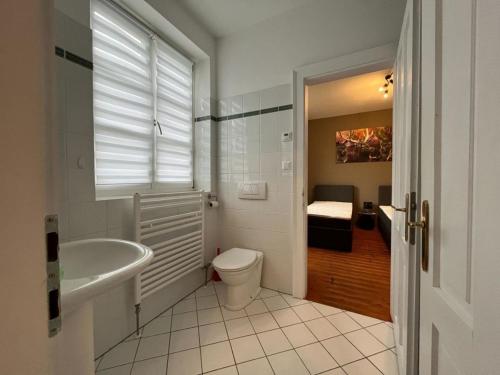 Ein Badezimmer in der Unterkunft 3144 Ferien am SCHLOSS WALD Ap DAVINCI