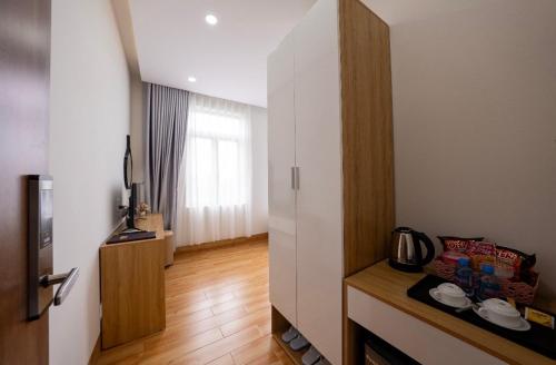 a room with a white cabinet and a wooden floor at lucky life hotel in Ấp Nhât (2)