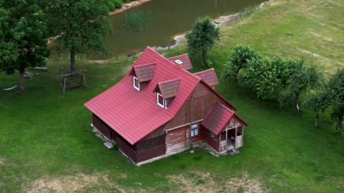 an overhead view of a house with a red roof at Agroturystyka u Doroty in Rajgród